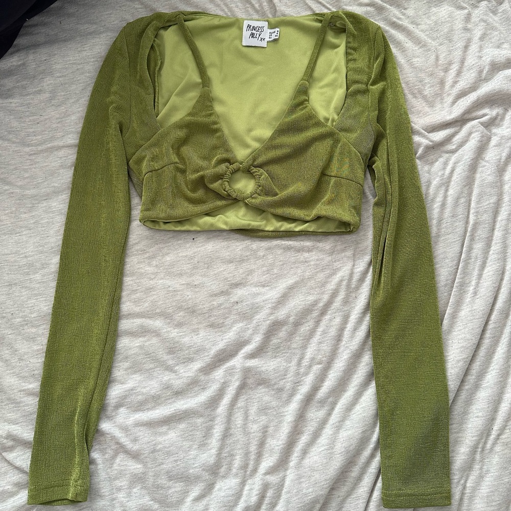 Princess Polly crop top. O-ring detailing in front with cutout design. Size 4
